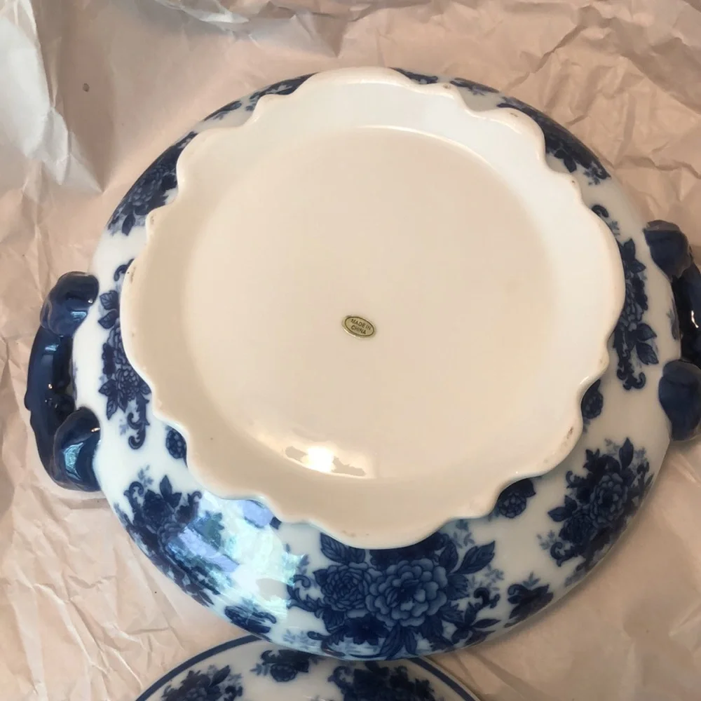 Vintage Chinese Blue & White Porcelain Soup Tureen w/Ladle approx 12.5x10”